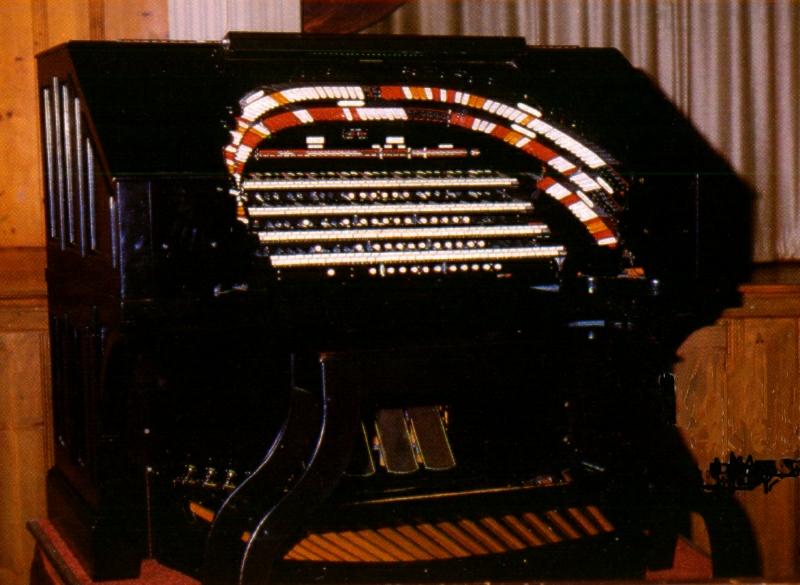 4M Wurlitzer console at Mundelein