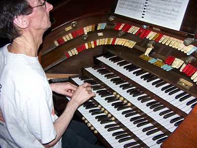 Click here to download a 2592 x 1944 JPG image showing Russ Ashworth at the console.