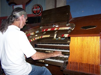 Click here to download a 2592 x 1944 JPG image showing the Bone Doctor at console of the Granada Theatre's 4/24 Mighty Robert Morton/WurliTzer Theatre Pipe Organ.