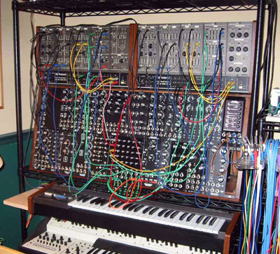 Click here to download an 800 x 728 JPG image of Frank Vanaman's MOTM Modular Synthesizer.