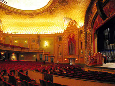 Click here to download a 640 x 480 JPG image showing the Mighty WurliTzer and stage of the theatre.