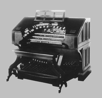 Three manual WurliTzer Empire style console.