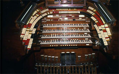 Click here to download a 5333 x 3341 JPG image showing the console of the Kimball Theatre Pipe Organ installed in the ballroom of Boardwalk Hall.