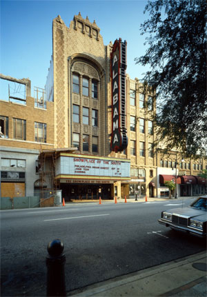 Click here to download a 3091 x 4441 JPG image showing the marque of the Alabama Theatre.