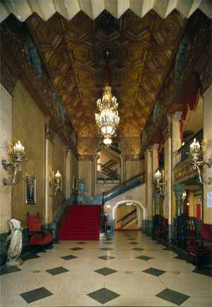 Click here to download a 3101 x 4486 JPG image showing the lobby of the Alabama Theatre.