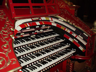 See Big Bertha, the 4/28 Mighty WurliTzer Theatre Pipe Organ installe dat the Alabama Theatre in Birmingham, Alabama!