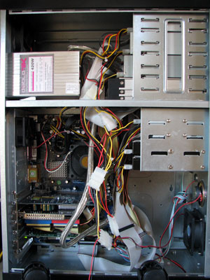 Click here to download a 1944 x 2592 JPG image showing the insides of Bob Davidson's new server.