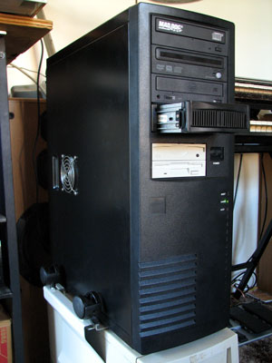 Click here to download a 1944 x 2592 JPG image showing the tower of Bob Davidson's new server with the hard drive drawer extended.