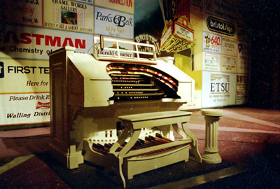 Click here to download a 3836 x 2591 JPG image showing the 3/11 Mighty Kimball/WurliTzer Theatre Pipe Organ on the stage at the Paramount Center for the Arts in Bristol, Tennessee. 