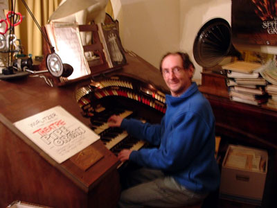 Click here to download a 1000 x 750 JPG image showing Russ Ashworth at the console of the former Capitol Theatre Mighty WurliTzer Theatre Pipe Organ.