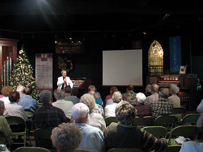 Click here to download a 640 x 480 JPG image showing Tom Hoehn at the console for an encore after the movie.