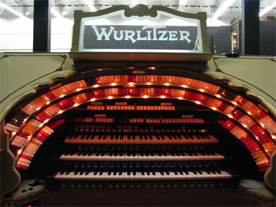 Click here to download a 2592 x 1944 JPG image showing the keydesk od the Don Baker Memorial 3/18 Mighty WurliTzer Theatre Pipe Organ.