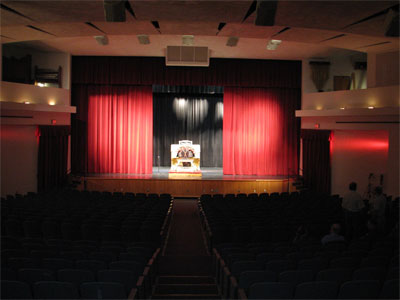 Click here to download a 2592 x 1944 JPG image showing Tom Hoehn warming up in the auditorium of Lake Brantley High School.