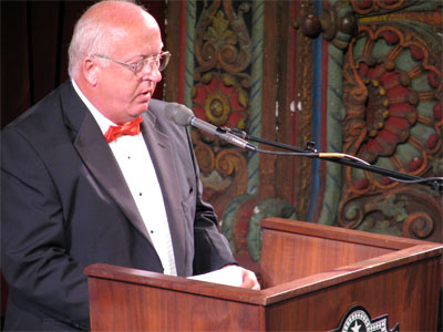 Click here to download a 2592 x 1944 JPG image showing former ATOS President Bob Davidson speaking to members at the Tampa Theatre during the 51st Annual ATOS Convention of 2006.