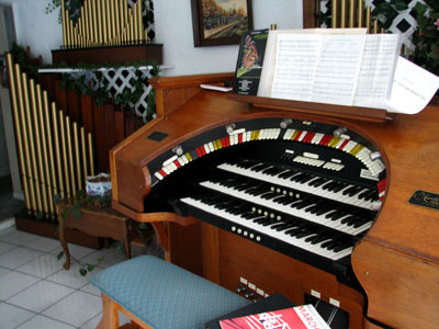 Click here to download a 2592 x 1944 JPG image showing the keydesk of Bob Davidson's 3/14 Devtronix Electronic Theatre Organ.