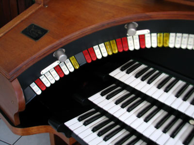 Click here to download a 2592 x 1944 JPG image showing the left bolster of Bob Davidson's 3/14 Devtronix Electronic Theatre Organ.