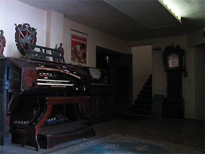 Click here to download a 2592 x 1944 JPG image showing the lobby of the Granada Theatre in Bakersfield, California.