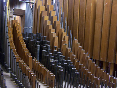 Click here to download a 2592 x 1944 JPG image showing the pipework of the 4/24 Mighty WurliTzer Theatre Pipe Organ.