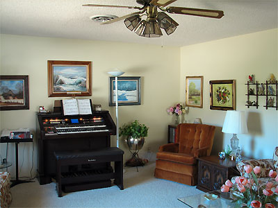 Click here to download a 2592 x 1944 JPG image showing the music room where the Technics organ resides.