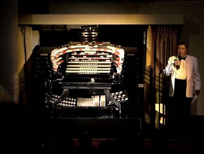 Click here to download a 865 x 665 JPG image showing Colonol Jack Moelmann at the 4/58 Mighty WurliTzer Theatre Pipe Organ installed at Radio City Music Hall in New York City.