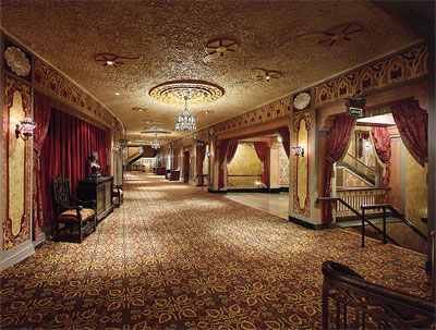 Click here to download a 640 x 485 JPG image showing the hallway at balcony level.