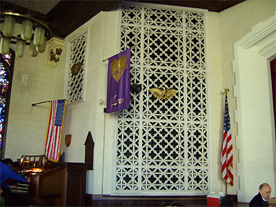 Click here to download a 3648 x 2736 JPG image showing the main chamber grillwork of the 4/33 Mighty Mller Theatre Pipe Organ installed at the Cadet Chapel of the New York Military Academy.