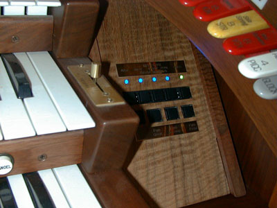 Download an 800 x 600 JPG image of a tight close-up of the MIDI controls on the right end block of the Rodgers Trio Electronic Analogue Theatre Organ.