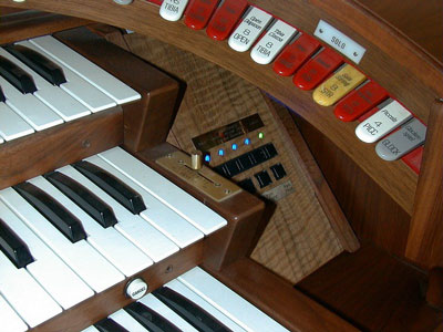 Download an 800 x 600 JPG image of the MIDI Control Panel installed in the right end block of Vern Jone's Rodgers Trio Electronic Theatre Organ.