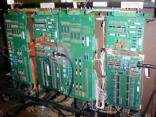 Click here to download a 640 x 480 JPG picture of the inside of the Allen console with two of the four ALJ boards installed.