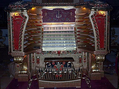 Click here to learn more about the Chicago Stadium Organ.