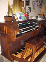 Click here to download a 1944 x 2592 JPG image shoving Tom Hoehn's Conn 653 Theatre Organ with electronic pipes.