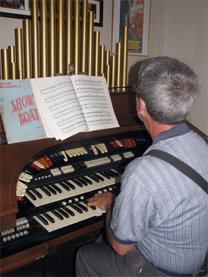 Click here to download a 1944 x 2592 JPG image shoving Tom Hoehn at the Conn 645 Martinique Theatre Organ.