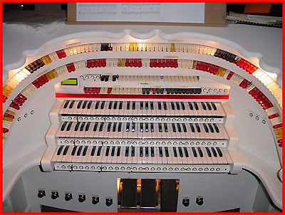 Click here to download a 869 x 656 JPG image showing the keydesk of the new console after completion.