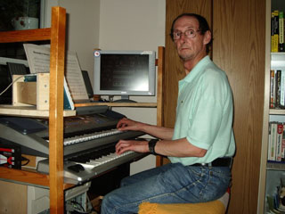 Click here to download an 800 x 600 JPG image of Russ Ashworth at the console of his Mighty MidiTzer.