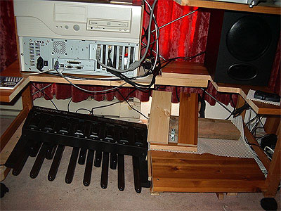 Click here to download an 800 x 600 JPG image of the chopped and channelled computer above the pedalboard and swell shoe assembly.