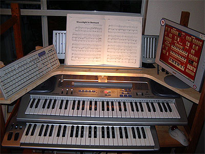 Click here to download an 800 x 600 JPG image of Russ Ashworth's Mighty MidiTzer, looking down at the keydesk.