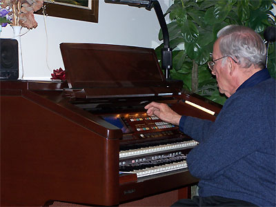 Click here to download a 2576 x 1932 JPG image showing Bob Leonard at the console of the Technics Digital Organ getting it ready to play.