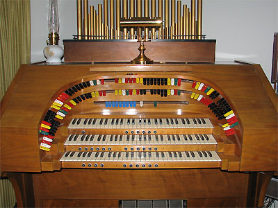 Click here to download a 2592 x 1944 JPG image showing the stop sweep of Bob Leonard's Theatre Organ.