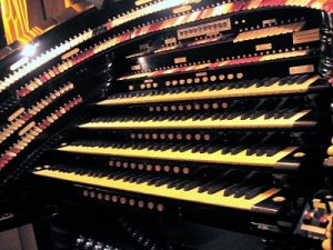 Click here to learn more about the 4/58 Mighty WurliTzer Theatre Pipe Organ installed at the Radio City Music Hall in New York, New York.
