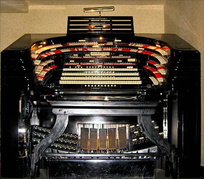 Click here to download a 1459 x 1279 JPG image showing the stage left console of the 4/58 Mighty WurliTzer.