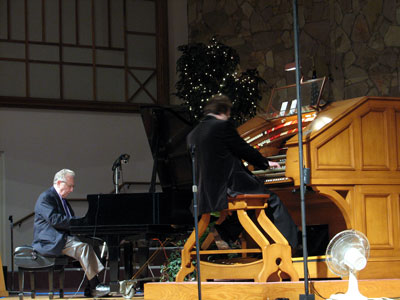 Click here to download a 2592 x 1944 JPG image showing Raph Wolf and Rob Richards in concert together at Grace Baptist Church.