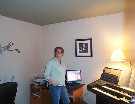 Click here to download a 1115 x 864 JPG image of Sue and her Mighty MidiTzer installation.