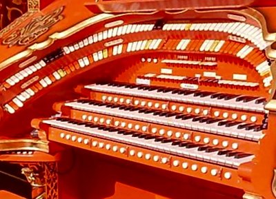 Click here to download a 797 x 575 JPG image of the Tennessee Theatre 3/17 WurliTzer Theatre Pipe Organ playing table.