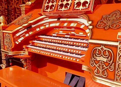 Click here to download a 798 x 576 JPG image of the Tennessee Theatre 3/17 WurliTzer Theatre Pipe Organ stop sweep.