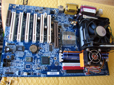 Click here to download a 2592 x 1944 JPG image showing the old core after removal from the chassis.