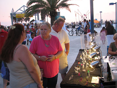 Click here to download a 2592 x 1944 JPG image showing Kimmy, Vicky and Bob shoping for trinkets at pier 60 in Clearwater.