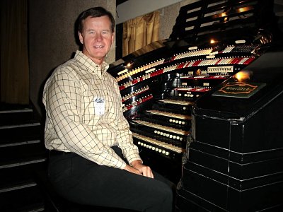 Click here to download a 1280 x 960 JPG image showing Lew Williams at the console of the massive 4/58 Mighty WurliTzer Theatre Pipe Organ installed at Radio City Music Hall in New York City.