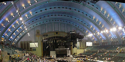 Click here to download a 800 x 395 JPG image showing a concert at Boardwalk Hall.