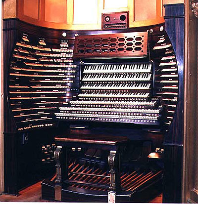 Click here to download a 450 x 465 JPG image showing the seven manual console in the main auditorium.