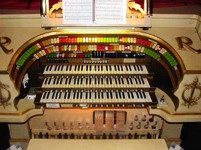 Click here to download a 2816 x 2112 JPG image showing the keydesk of the 3/10 Mighty Mller Theatre Pipe Organ installed at the  Rylander Theatre  in Americus, Georgia.